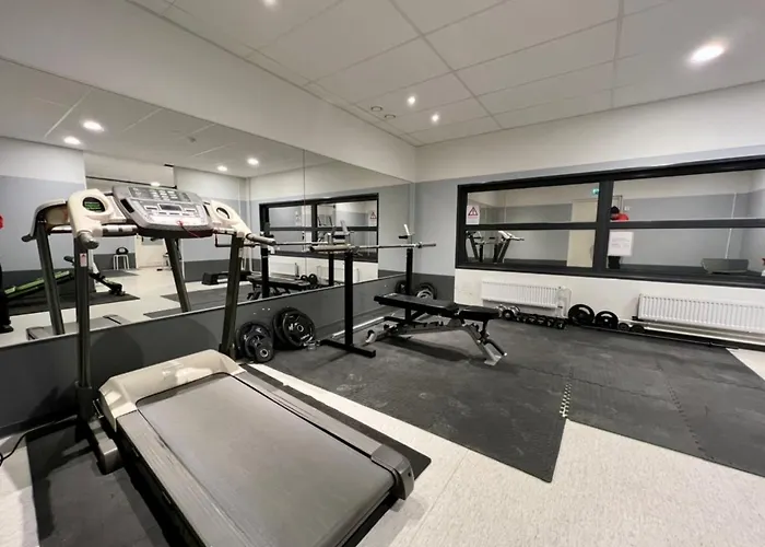Suite - King Size Bed - Gym&Wifi - Indoor Parking