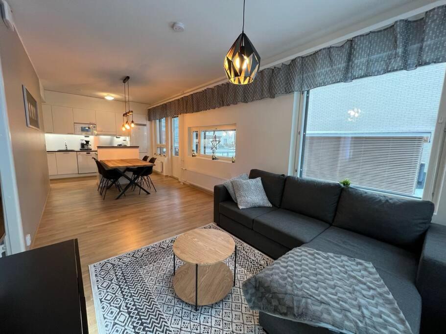 - King Size Bed - Gym&wifi - Indoor Parking
