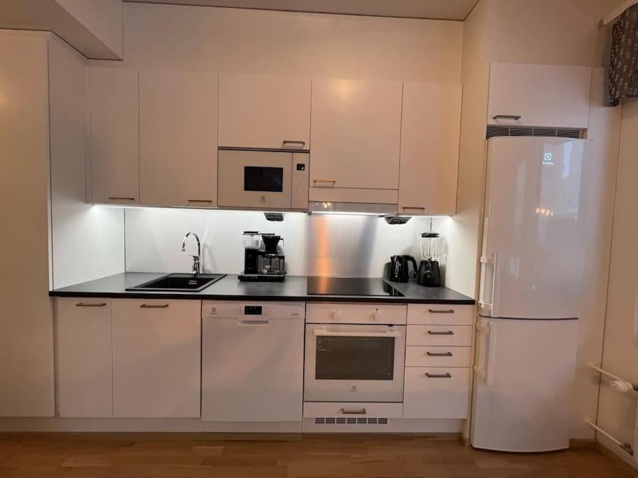 - King Size Bed - Gym&wifi - Indoor Parking *