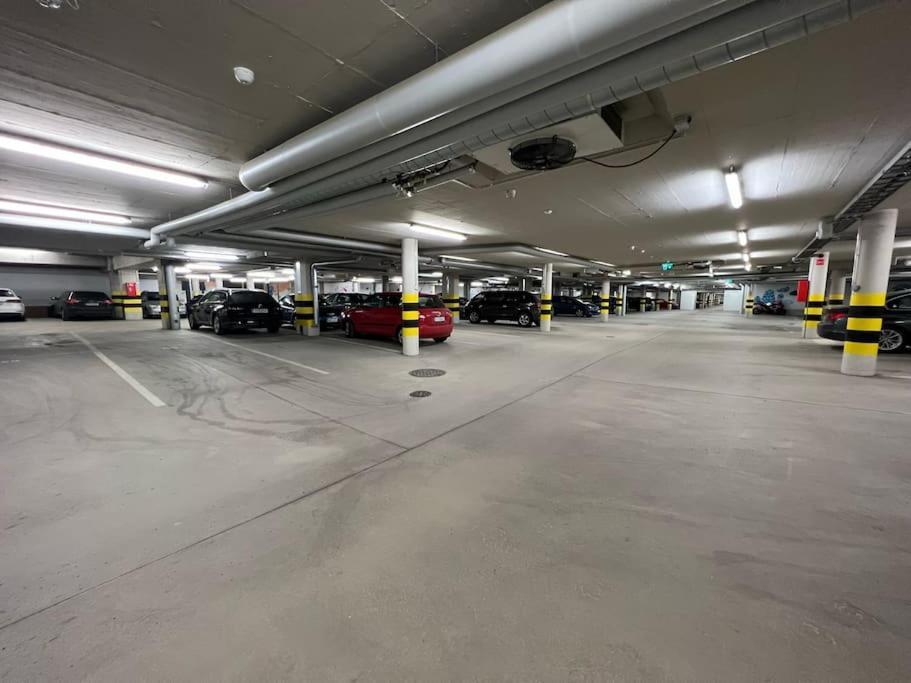 - King Size Bed - Gym&wifi - Indoor Parking