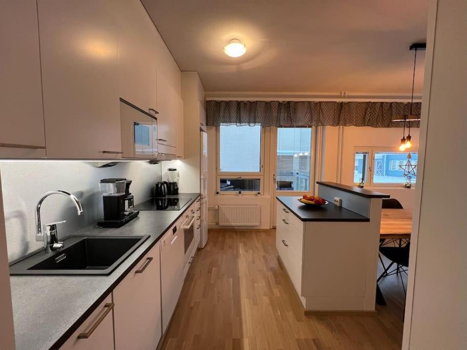 - King Size Bed - Gym&wifi - Indoor Parking *