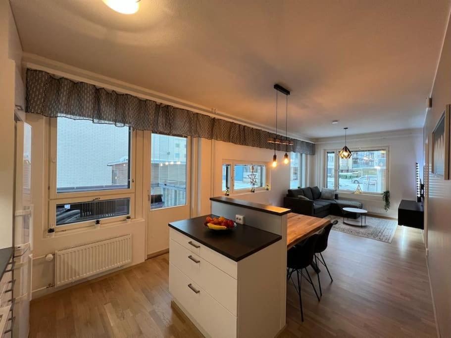 - King Size Bed - Gym&wifi - Indoor Parking *