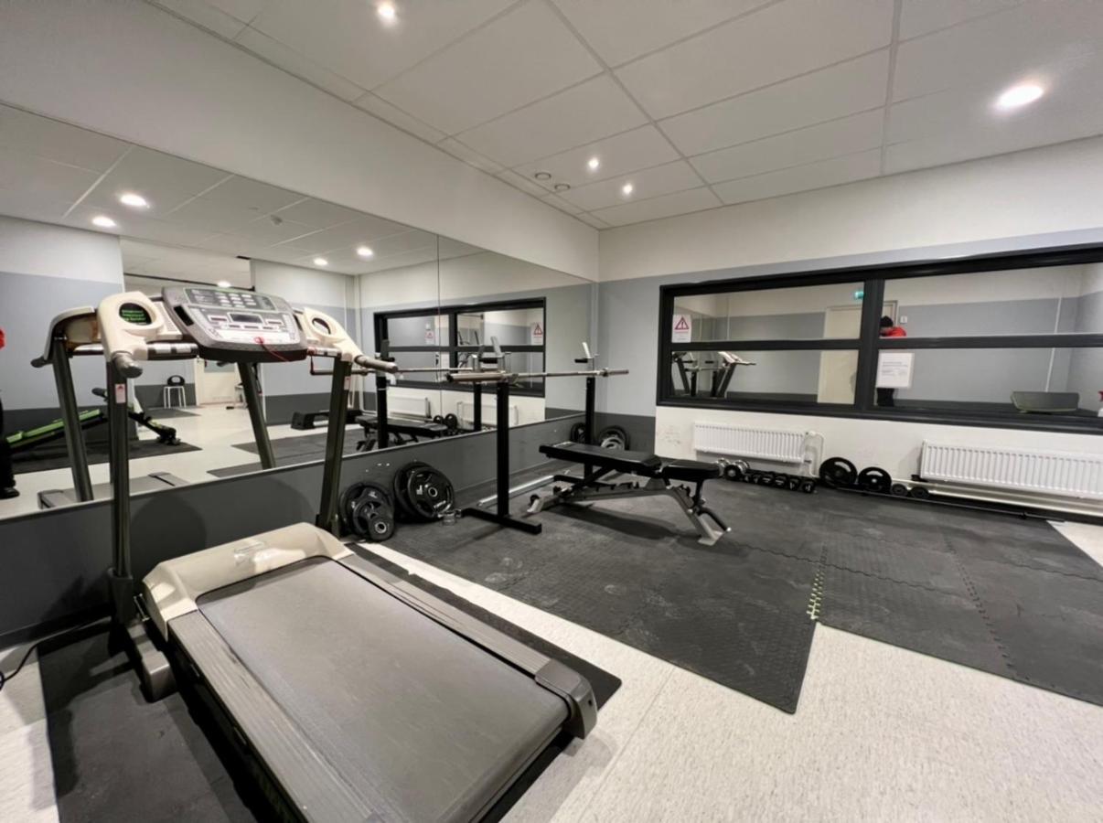 - King Size Bed - Gym&wifi - Indoor Parking